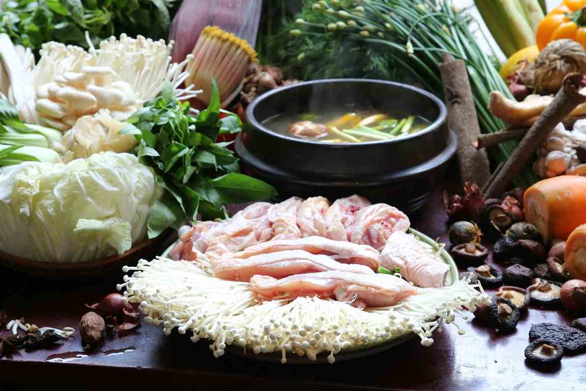 Chicken with Mushroom/corn and Veggie Hot-pot